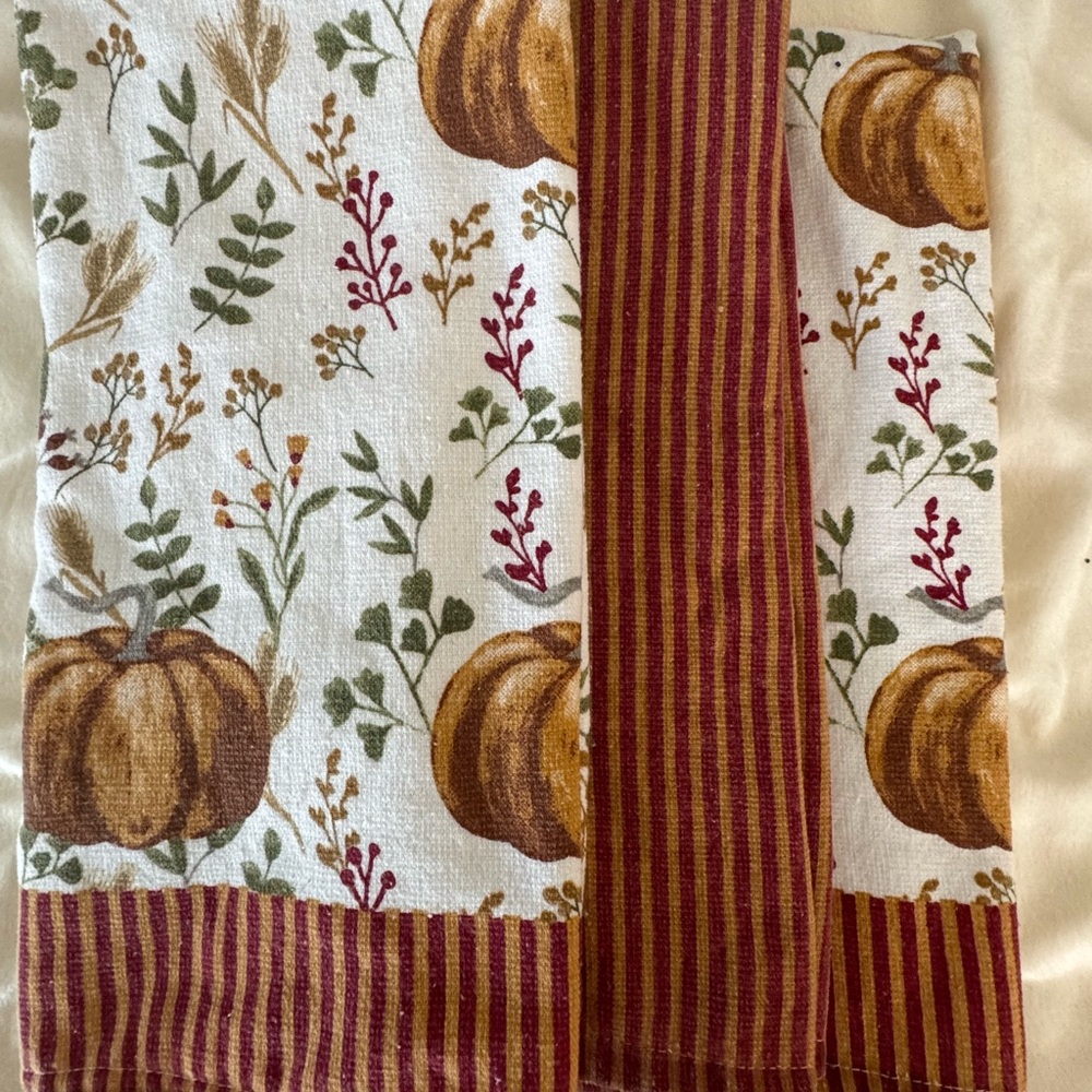 Tahari Fall Patterned Towels- set of 3